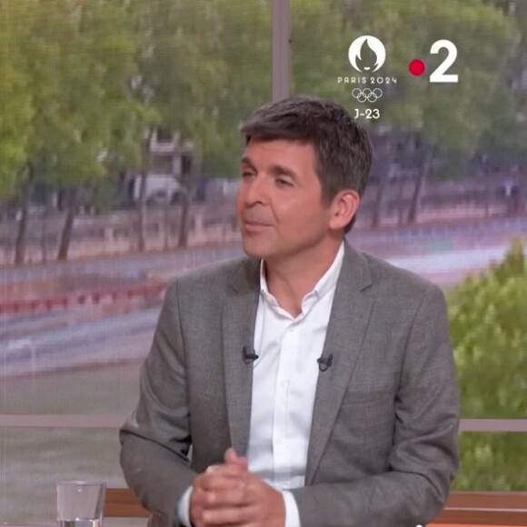 L'animateur se dit "blessé" par ces accusations et se défend
Emilie Tran Nguyen et Thomas Sotto sur le plateau de "Télématin"