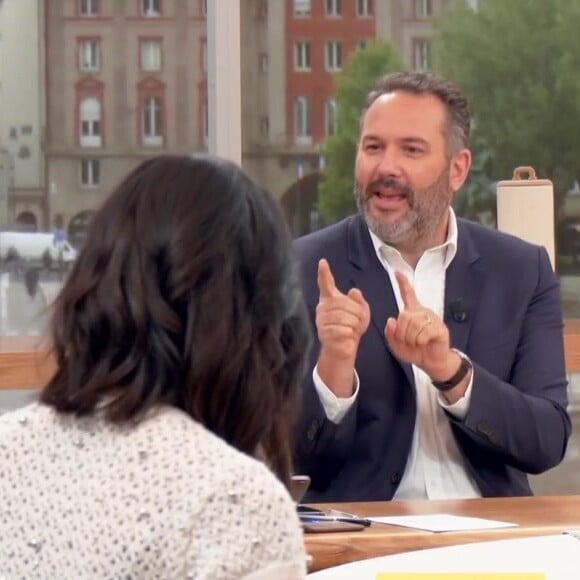 Bruce Toussaint "perturbé" par un "invité mystère" dans "Bonjour !"
L'équipe de "Bonjour !"