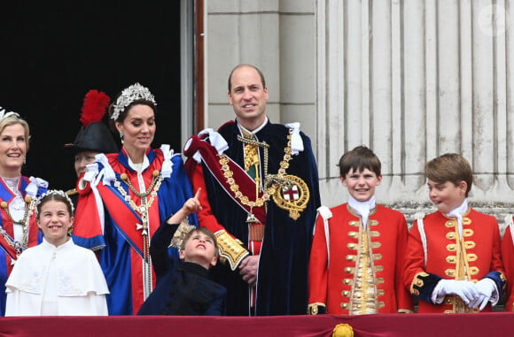 Sophie, duchesse d'Edimbourg, Lady Louise Windsor, James Mountbatten-Windsor, Comte de Wessex, le prince William, prince de Galles, Catherine (Kate) Middleton, princesse de Galles, la princesse Charlotte de Galles, le prince Louis de Galles, Le prince George de Galles - La famille royale britannique salue la foule sur le balcon du palais de Buckingham lors de la cérémonie de couronnement du roi d'Angleterre à Londres le 5 mai 2023. 