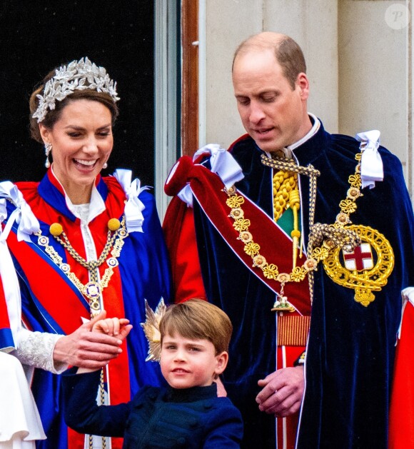 Le prince Louis avec ses parents : la princesse de Galles, Kate Middleton, et le prince de Galles, William.