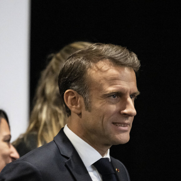 Emmanuel Macron, président de la République Française, et la Première dame Brigitte Macron, votent pour le deuxième tour des élections législatives au Touquet, le 7 juillet 2024. © Eliot Blondet/Pool/Bestimage 