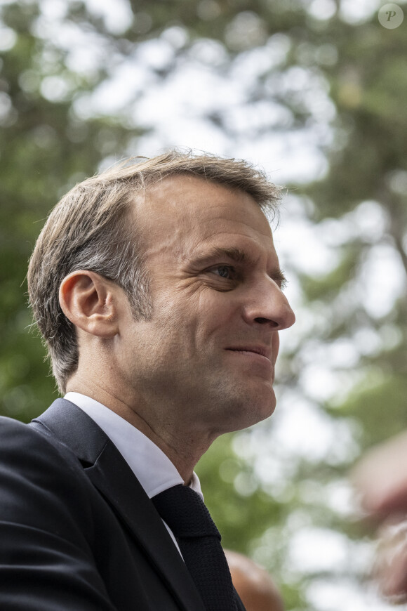 Emmanuel Macron, président de la République Française, et la Première dame Brigitte Macron, à la sortie du bureau de vote lors du deuxième tour des élections législatives au Touquet, ke 7 juillet 2024. © Eliot Blondet/Pool/Bestimage 