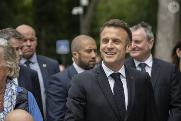 Emmanuel Macron, président de la République Française, et la Première dame Brigitte Macron, à la sortie du bureau de vote lors du deuxième tour des élections législatives au Touquet, ke 7 juillet 2024. © Eliot Blondet/Pool/Bestimage 