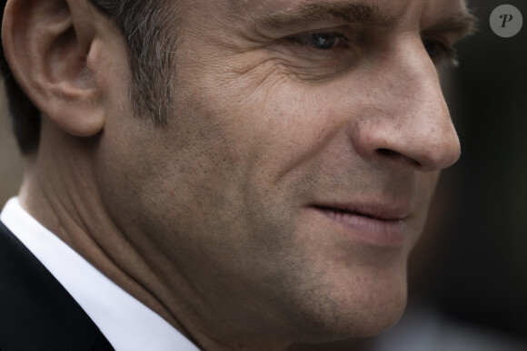 Emmanuel Macron, président de la République Française, et la Première dame Brigitte Macron, à la sortie du bureau de vote lors du deuxième tour des élections législatives au Touquet, ke 7 juillet 2024. © Eliot Blondet/Pool/Bestimage 