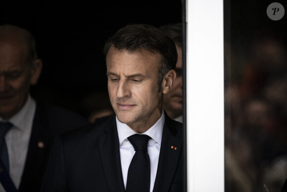 Emmanuel Macron, président de la République Française, et la Première dame Brigitte Macron, à la sortie du bureau de vote lors du deuxième tour des élections législatives au Touquet, ke 7 juillet 2024. © Eliot Blondet/Pool/Bestimage 