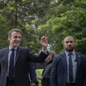 Emmanuel Macron, président de la République Française, et la Première dame Brigitte Macron, à la sortie du bureau de vote lors du deuxième tour des élections législatives au Touquet, ke 7 juillet 2024. © Eliot Blondet/Pool/Bestimage 