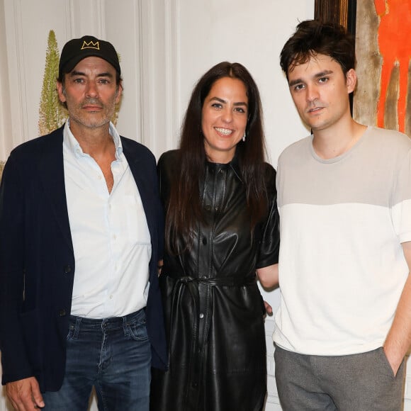 Les deux enfants de l'acteur sont actuellement opposés à leur soeur, Anouchka Delon
Exclusif - Anthony Delon, Anouchka Delon et Alain-Fabien Delon au cocktail à l'issue de la conférence de presse pour la vente de la collection Alain Delon chez Bonhams Cornette de Saint Cyr à Paris le 19 juin 2023. © Coadic Guirec/Bestimage 