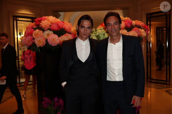 Ces derniers ont récemment partagé un tendre moment de complicité ensemble
Exclusif - Anthony Delon avec son frère Alain-Fabien Delon au cocktail de la 10ème édition du "Global Gift Gala" à l'hôtel Four Seasons George V à Paris, le 3 juin 2019. © Cyril Moreau/Global Gift Foundation/Bestimage