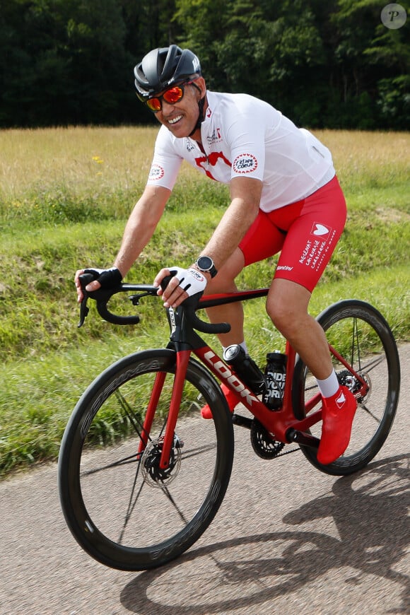 Exclusif - Paul Belmondo - Etape du coeur de l'association Mécénat Chirurgie Cardiaque "MCC" lors du Tour de France 2024 entre Nuits-Saint-Georges et Gevrey-Chambertin, France, le 5 juillet 2024 © Christophe Clovis/Bestimage 