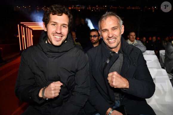 Mais Paul a fini par donner signe de vie : "Il a juste dit aux enfants qui le questionnaient : 'Je dois faire une pause'"
Victor et Paul Belmondo - Le boxeur français T.Yoka s'incline face au belge R.Merhy à Roland-Garros le 9 décembre 2023 © Veeren / Bestimage 