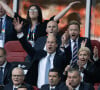 S'il est passé par toutes les émotions, un détail de sa tenue n'est, lui non plus, pas passé inaperçu !
Le prince William, prince de Galles, dans les tribunes du match de l'Euro 2024 "Angleterre - Suisse (1-1 / 5-3 tab)" à Dusseldorf, le 6 juillet 2024. 