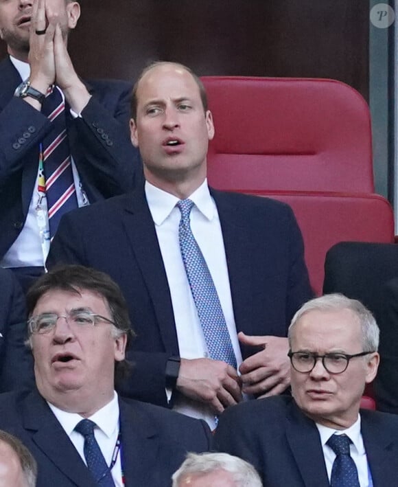 Le prince William, prince de Galles, dans les tribunes du match de l'Euro 2024 "Angleterre - Suisse (1-1 / 5-3 tab)" à Dusseldorf, le 6 juillet 2024. 