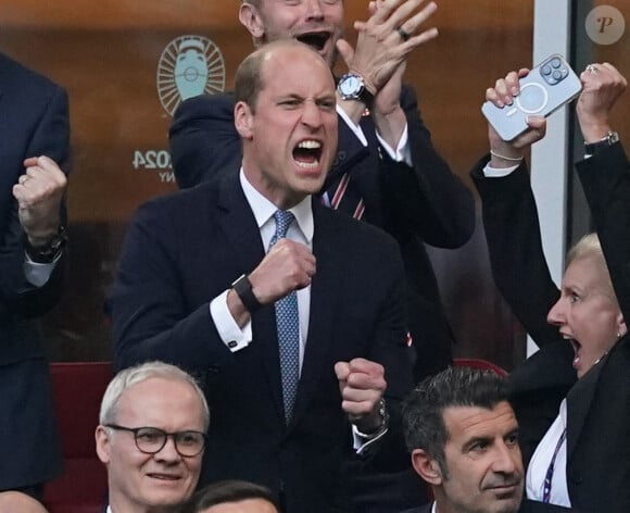 Un détail qui a porté bonheur aux joueurs britanniques, victorieux de cette rencontre et qualifiés pour les demi-finales 
Le prince William, prince de Galles, dans les tribunes du match de l'Euro 2024 "Angleterre - Suisse (1-1 / 5-3 tab)" à Dusseldorf, le 6 juillet 2024. 