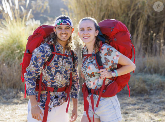 Et étant donné leur expérience avec le jeu, la tâche ne leur a pas été facilité.
Clément et Emeline, candidats de "Pékin Express saison 17", photo officielle sur M6