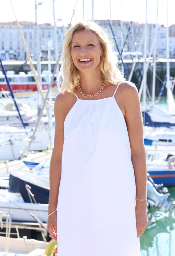 Alexandra Lamy lors du photocall de la série "Killer Coaster" lors de la 25ème édition du Festival de la fiction de la Rochelle, France, le 13 septembre 2023