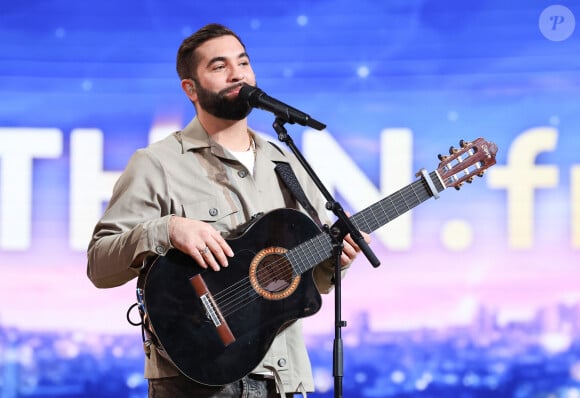 Le chanteur a failli perdre la vie après avoir été blessé par balle au niveau de la poitrine
Kendji Girac - Les personnalités se mobilisent lors de la 37ème édition du Téléthon sur le plateau de France 2, avec pour parrain Vianney. Cette année, 80,6 millions de dons ont été promis. Le 9 décembre 2023. © Coadic Guirec / Bestimage