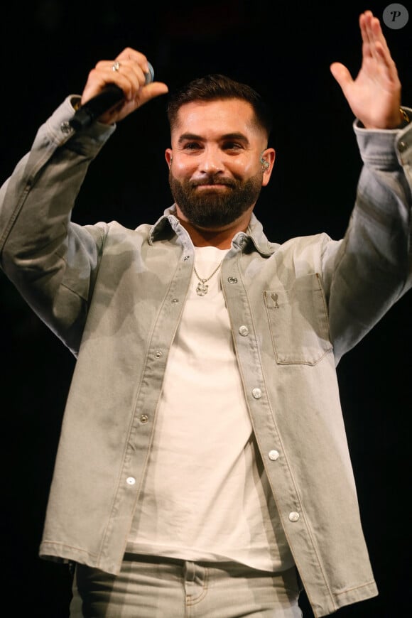 Kendji Girac passe l'été du côté d'Antibes avec un cercle de proche très restreint
Exclusif - Kendji Girac - Concert "Corsu Mezu Mezu" à la Défense Arena à Paris, France. Le 28 octobre 2023. © Christophe Clovis / Bestimage "La Corse débarque à Paris ! " a eu lieu samedi 28 octobre 2023 à Paris La Défense Arena. Ce spectacle est l'aboutissement de ce projet qui a vu naître des duos majestueux entre les plus belles voix de Corse et du continent sur des chansons incontournables du répertoire insulaire. Des liens chaleureux, une culture partagée, plus de 600 000 albums vendus. Cette soirée chargée d'émotion restera à jamais unique et inoubliable pour ceux qui l'ont vécu sur scène comme dans la salle. 