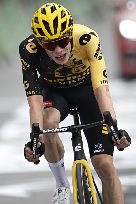 Il y a 3 mois, le Danois a été victime d'une terrible chute et il s'est demandé s'il n'allait "pas mourir"
 
Jonas Vingegaard sur le Tour De France 2023.