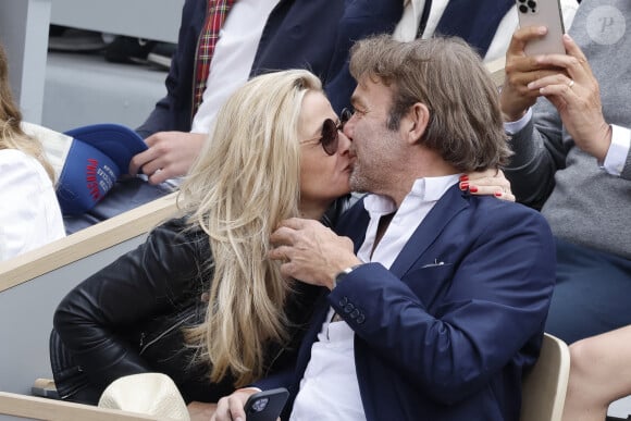 Patrick Puydebat et sa femme Magali - People dans les tribunes lors des Internationaux de France de Tennis de Roland Garros 2022 à Paris le 29 mai 2022. © Cyril Moreau/Bestimage 