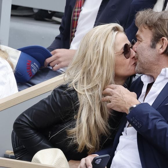 Patrick Puydebat et sa femme Magali - People dans les tribunes lors des Internationaux de France de Tennis de Roland Garros 2022 à Paris le 29 mai 2022. © Cyril Moreau/Bestimage 