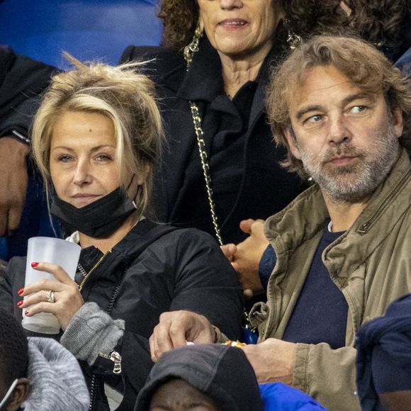 Avec qui il file le parfait amour
Patrick Puydebat et sa compagne Magali dans les tribunes lors du match de football de qualification pour la Coupe du monde 2022 entre la France et le Kazakhstan au stade Parc des Princes à Paris, France, le 13 novembre 2021. La France a gagné 8-0. © Cyril Moreau/Bestimage 