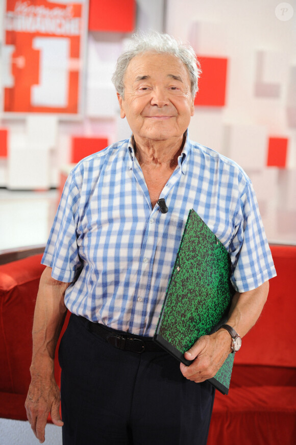 Exclusif - Pierre Perret - Enregistrement de l'émission "Vivement Dimanche" présentée par M.Drucker et diffusée le 12 juillet 2020 sur France 2. Le 1er juillet 2020 © Guillaume Gaffiot / Bestimage 
