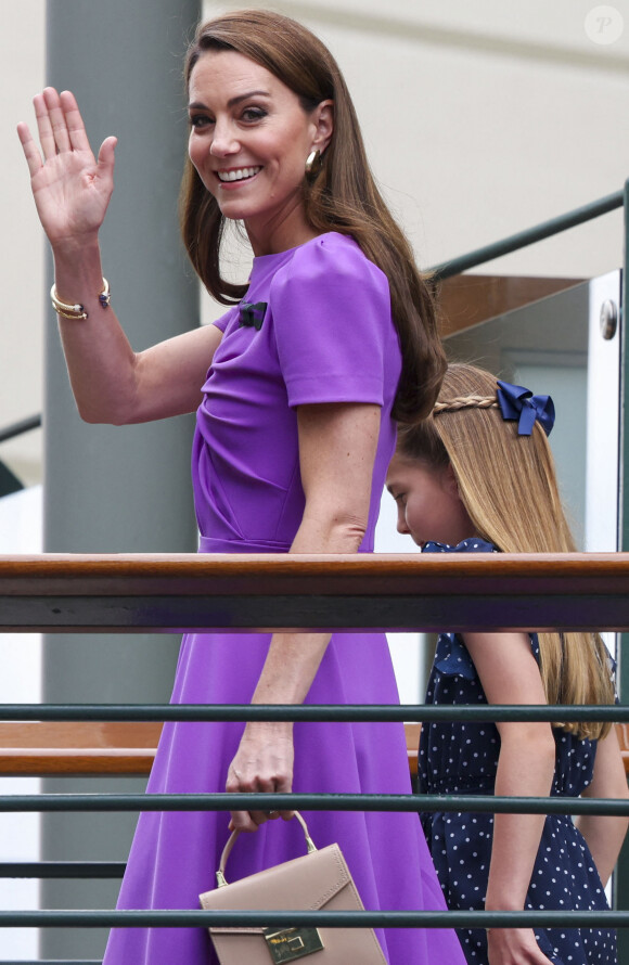 Catherine (Kate) Middleton, princesse de Galles, avec sa fille la princesse Charlotte de Galles, arrivent pour la la finale masculine du quatorzième jour des championnats de tennis de Wimbledon au All England Lawn Tennis and Croquet Club à Londres, Royaume Uni, le 14 juillet 2024. © Phil Harris/MirrorPix/Bestimage