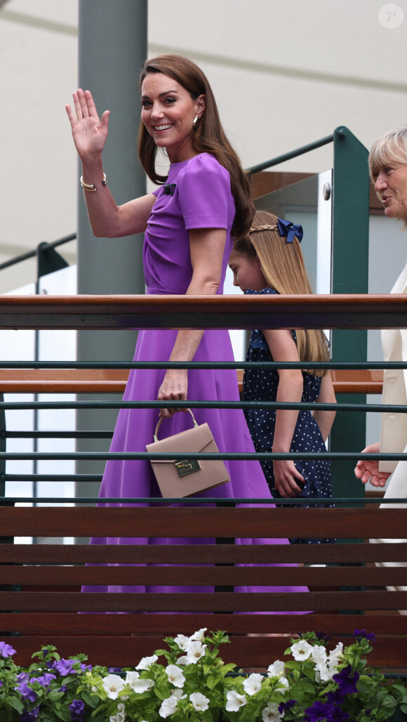 Catherine (Kate) Middleton, princesse de Galles, avec sa fille la princesse Charlotte de Galles, arrivent pour la la finale masculine du quatorzième jour des championnats de tennis de Wimbledon au All England Lawn Tennis and Croquet Club à Londres, Royaume Uni, le 14 juillet 2024. © Phil Harris/MirrorPix/Bestimage