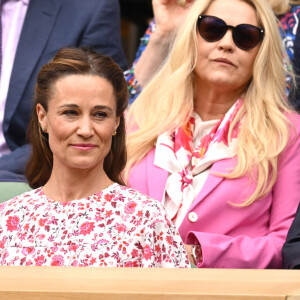 Kate Middleton est venue avec sa fille, la princesse Charlotte et sa soeur, Pippa Middleton
 
Catherine (Kate) Middleton avec la princesse Charlotte et Pippa Middleton dans les tribunes de la finale du tournoi de Wimbledon 2024, le 14 juillet 2024.