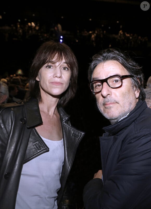 Charlotte Gainsbourg et Yvan Attal - La grande conférence du collectif agirensemble présente "Solitude d'Israël", le livre de Bernard-Henri Lévy à la salle Pleyel à Paris le 19 mars 2024. © Cédric Perrin / Bestimage