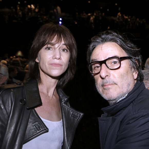 Charlotte Gainsbourg et Yvan Attal - La grande conférence du collectif agirensemble présente "Solitude d'Israël", le livre de Bernard-Henri Lévy à la salle Pleyel à Paris le 19 mars 2024. © Cédric Perrin / Bestimage