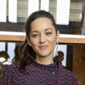 Marion Cotillard au photocall du défilé croisière Chanel 2024-2025 à la Cité radieuse à Marseille, France, le 2 mai 2024. © Olivier Borde/Bestimage 