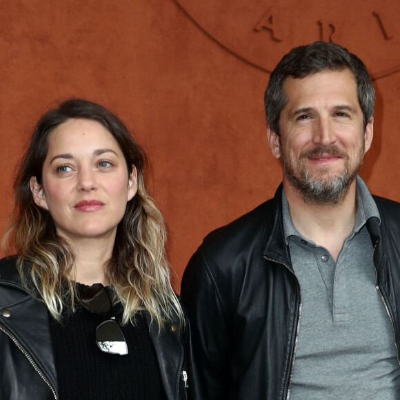 Guillaume Canet et sa compagne Marion Cotillard - People au village pour la finale hommes lors des internationaux de France de tennis de Roland Garros. © Jacovides - Moreau / Bestimage