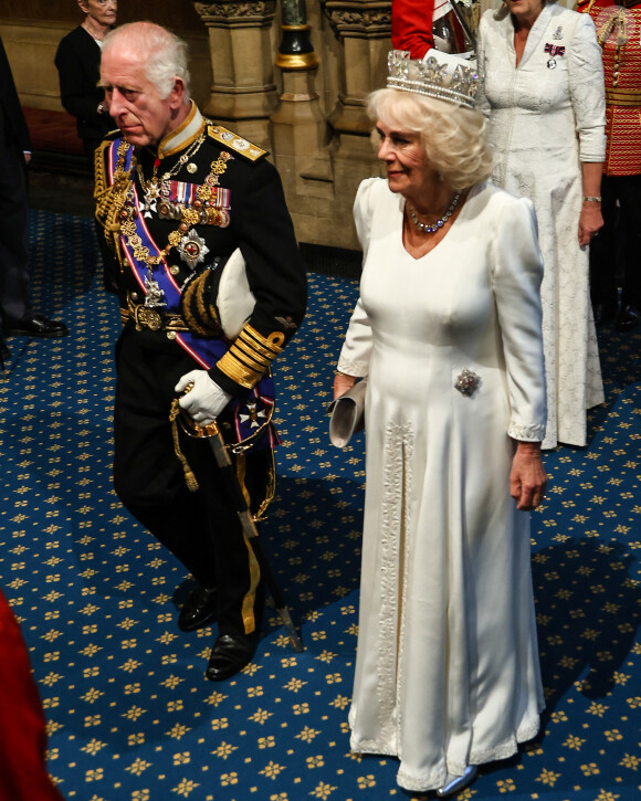 Elle a même des conséquences sur un voyage prévu en octobre. Oui, déjà !
Le roi Charles III d'Angleterre et la reine consort Camilla Parker Bowles lors de l'ouverture officielle du parlement britannique au palais de Westminster à Londres. Le 17 juillet 2024 