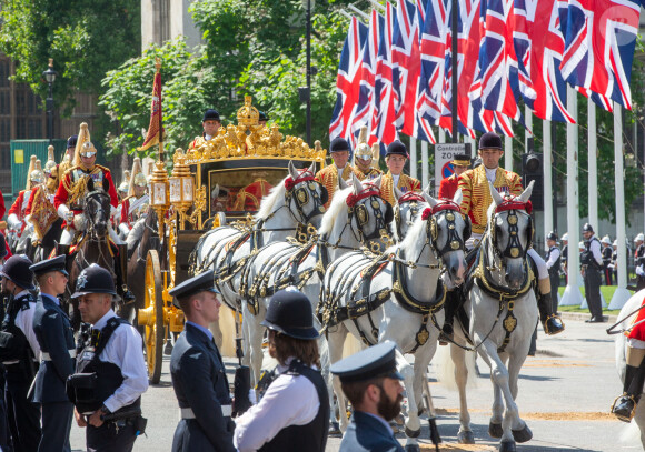 Le roi Charles III d'Angleterre et la reine consort Camilla Parker Bowles à la sortie du palais de Westminster, après l'ouverture officielle du parlement britannique, à Londres. Le 17 juillet 2024 © Tayfun Salci / Zuma Press / Bestimage 