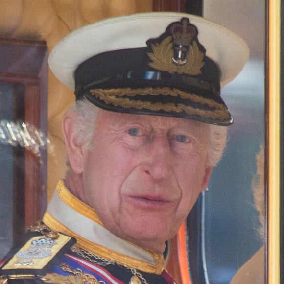 Si le roi Charles III semble en pleine forme, la maladie est toujours là 
Le roi Charles III d'Angleterre arrive au Palais de Westminster avant l'ouverture officielle du Parlement britannique. Londres