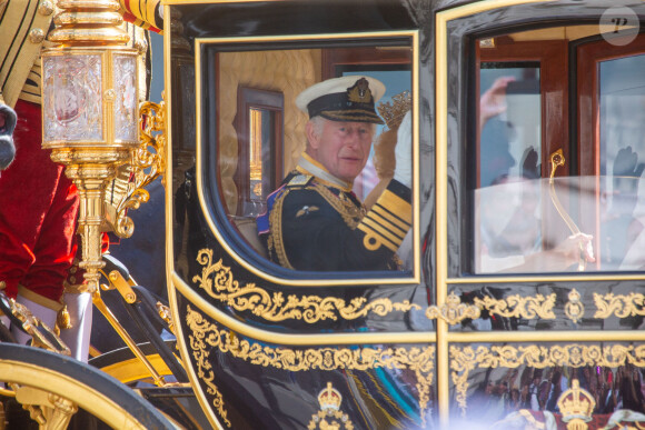 Le roi Charles III d'Angleterre arrive au Palais de Westminster avant l'ouverture officielle du Parlement britannique. Londres, le 17 juillet 2024. 