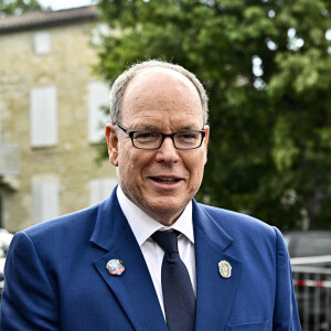 Le prince Albert II de Monaco lors de sa deuxième visite en sept ans de la ville de Duras dans le Lot et Garonne, France, le 15 juillet 2024. Son Altesse Sérénissime était en visite de travail notamment pour constater la restauration de l’église Sainte-Marie-Madeleine de Duras. © Panoramic/Bestimage