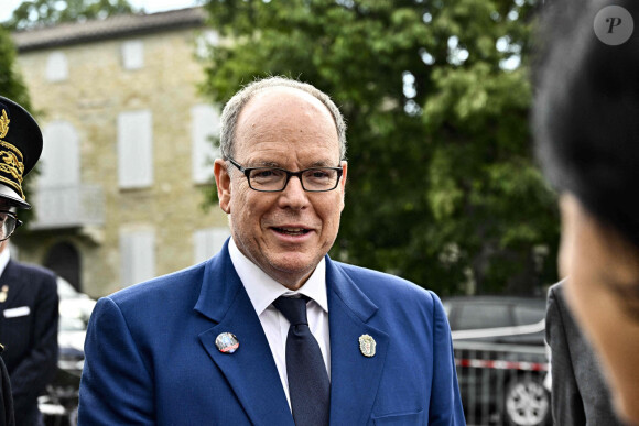 Le prince Albert II de Monaco lors de sa deuxième visite en sept ans de la ville de Duras dans le Lot et Garonne, France, le 15 juillet 2024. Son Altesse Sérénissime était en visite de travail notamment pour constater la restauration de l’église Sainte-Marie-Madeleine de Duras. © Panoramic/Bestimage