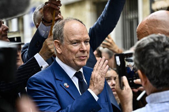 Le prince Albert II de Monaco lors de sa deuxième visite en sept ans de la ville de Duras dans le Lot et Garonne, France, le 15 juillet 2024. Son Altesse Sérénissime était en visite de travail notamment pour constater la restauration de l’église Sainte-Marie-Madeleine de Duras. © Panoramic/Bestimage