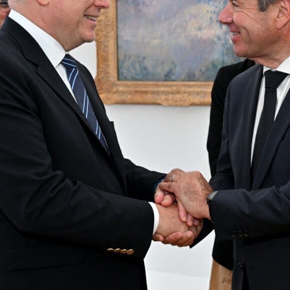 Exclusif - Le prince Albert II de Monaco et Christian Estrosi, le maire de Nice, ont visité l'exposition "Berthe Morisot, escales impressionnistes" au musée des Beaux Arts Jules Chéret à Nice, le 9 juillet 2024. © Bruno Bebert / Bestimage