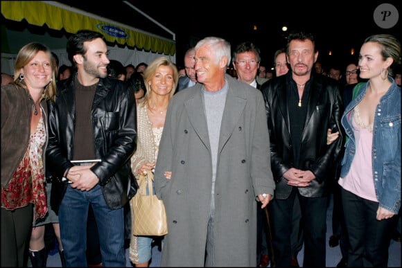 Luana Belmondo, Anthony Delon, Jean-Paul et Natti Belmondo, Johnny et Laeticia Hallyday - Paul Belmondo a présenté sa nouvelle voiture Courage Ford de Team Paul Belmondo Racing Catégorie LMP2 du championnat LMES au club de l'étoile à Paris