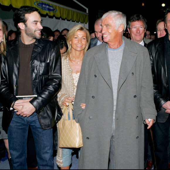 Luana Belmondo, Anthony Delon, Jean-Paul et Natti Belmondo, Johnny et Laeticia Hallyday - Paul Belmondo a présenté sa nouvelle voiture Courage Ford de Team Paul Belmondo Racing Catégorie LMP2 du championnat LMES au club de l'étoile à Paris