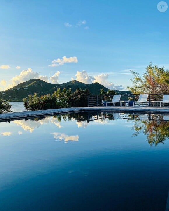 "Là-bas, j'y ai passé les plus beaux moments de ma vie. Une maison face à la mer et à l'horizon, où l'on peut s'évader de notre vie quotidienne" explique-t-elle sur "Gala.fr"
La maison du clan Belmondo à Antigua