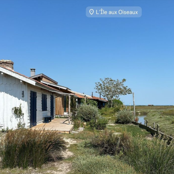 Elle est allée à l'île aux oiseaux, situé dans le bassin d'Arcachon.
Laure Manaudou passe un moment d'exception sur l'Île aux Moines. Juillet 2024.