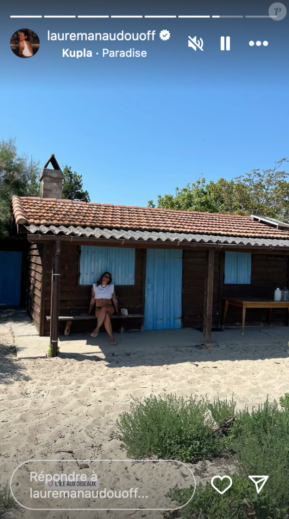 Bien sûr, il n'y a que par bateau qu'on peut y accéder.

Laure Manaudou passe un moment d'exception sur l'Île aux Moines. Juillet 2024.