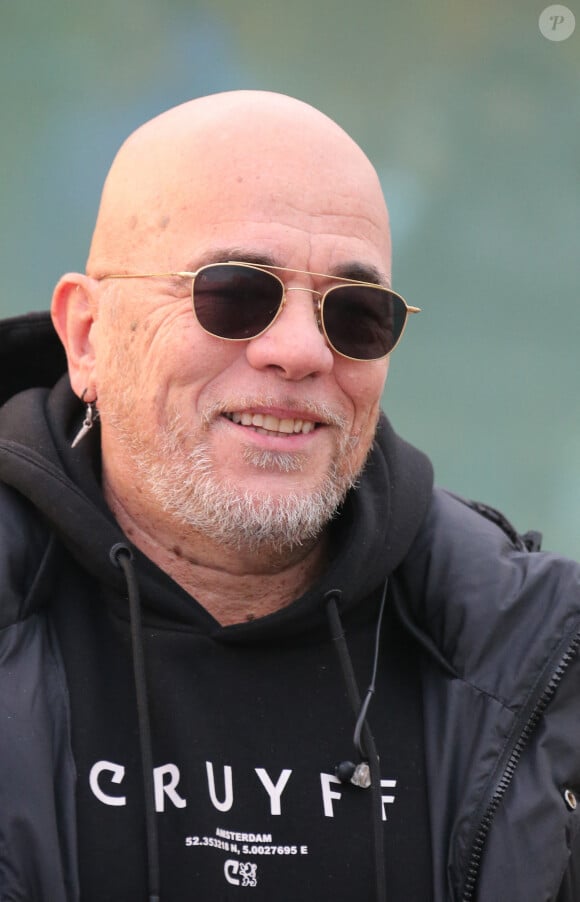 Pascal Obispo - Invité d'honneur de la marche solidaire pour le Téléthon, à Lège-Cap-Ferret dans le bassin d'Arcachon. Le 3 décembre 2022 © Patrick Bernard / Bestimage