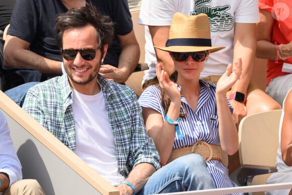 Comme révélé à RFM, le tube ''Beau-papa'' les a plus que soudés, et sa belle-fille l'écoute en boucle !
Vianney et son épouse Catherine Robert assistent aux Internationaux de France 2023 à Roland Garros le 9 juin 2023 à Paris. Laurent Zabulon/ABACAPRESS.COM