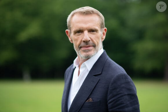 En effet, l'homme de 66 ans a deux autres passions qui lui tiennent à coeur : l'histoire et la musique.
Lambert Wilson assiste à une séance de portraits dans le cadre du Festival du Film de Demain à Vierzon, le 2 juin 2024. Photo par Aurore Maréchal/ABACAPRESS.COM