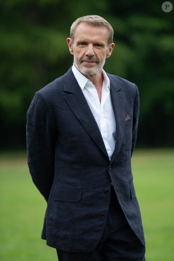 Passionné par la musique classique, il chante dans de nombreux festivals, et ce, malgré quelques tracas.
Lambert Wilson assiste à une séance de portraits dans le cadre du Festival du Film de Demain à Vierzon, le 2 juin 2024. Aurore Maréchal/ABACAPRESS.COM